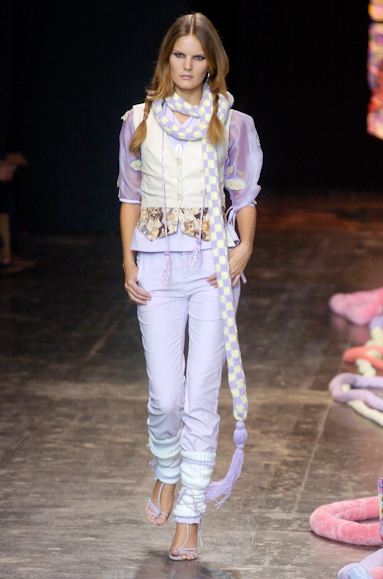 desfiles-fabiabercsek-saopauloinverno2005rtw-110
