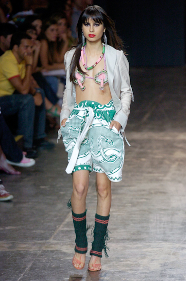 desfiles-fabiabercsek-saopauloinverno2005rtw-114