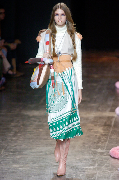 desfiles-fabiabercsek-saopauloinverno2005rtw-116