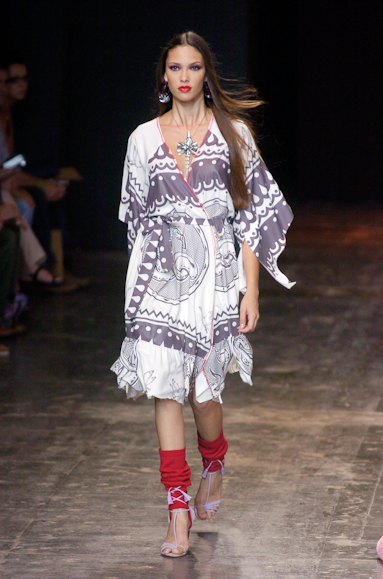desfiles-fabiabercsek-saopauloinverno2005rtw-117