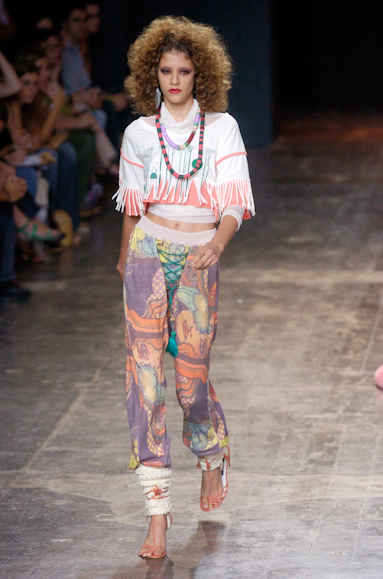 desfiles-fabiabercsek-saopauloinverno2005rtw-120