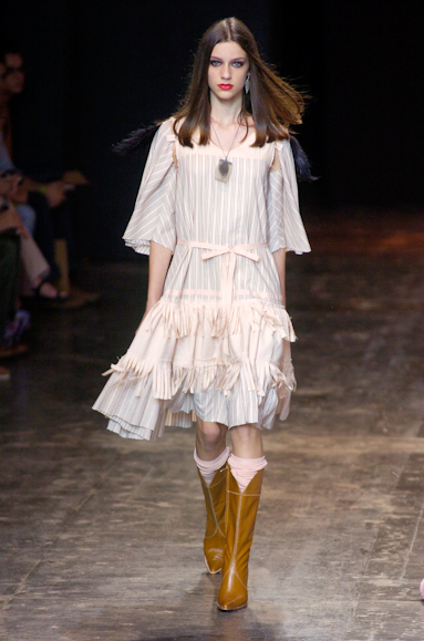 desfiles-fabiabercsek-saopauloinverno2005rtw-122