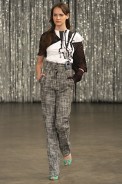desfiles-fausehaten-saopauloinverno2005rtw-124