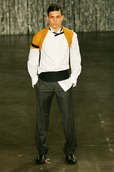 desfiles-fausehatenmen-saopauloinverno2005rtw-101