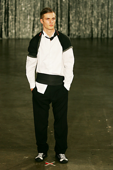 desfiles-fausehatenmen-saopauloinverno2005rtw-107