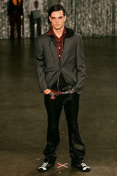 desfiles-fausehatenmen-saopauloinverno2005rtw-117