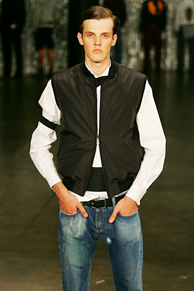 desfiles-fausehatenmen-saopauloinverno2005rtw-119