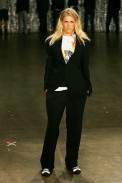 desfiles-fausehatenmen-saopauloinverno2005rtw-122