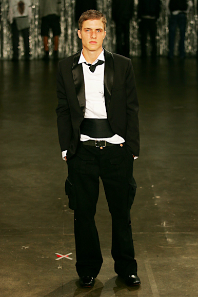 desfiles-fausehatenmen-saopauloinverno2005rtw-126