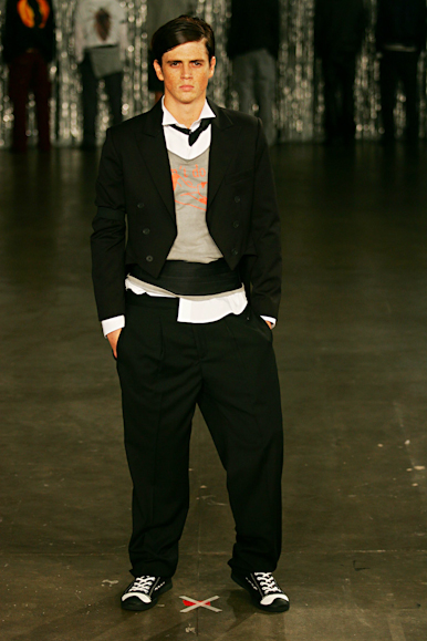 desfiles-fausehatenmen-saopauloinverno2005rtw-127