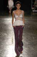 desfiles-gisellenasser-saopauloinverno2005rtw-101