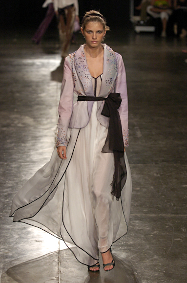 desfiles-gisellenasser-saopauloinverno2005rtw-104