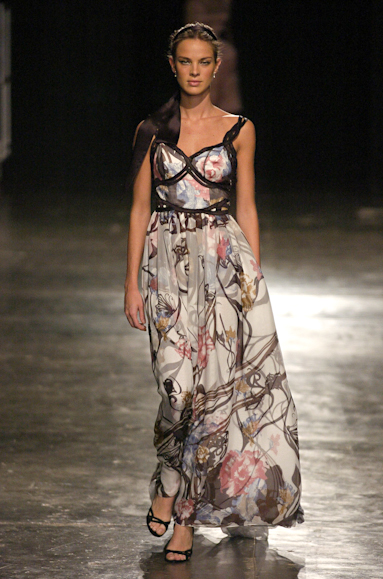 desfiles-gisellenasser-saopauloinverno2005rtw-106