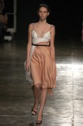 desfiles-gisellenasser-saopauloinverno2005rtw-110
