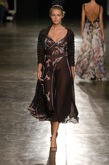desfiles-gisellenasser-saopauloinverno2005rtw-111