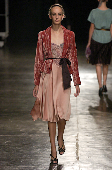 desfiles-gisellenasser-saopauloinverno2005rtw-113