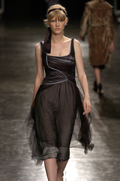 desfiles-gisellenasser-saopauloinverno2005rtw-114