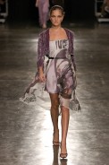 desfiles-gisellenasser-saopauloinverno2005rtw-124