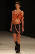 desfiles-gloriacoelho-saopauloinverno2005rtw-100