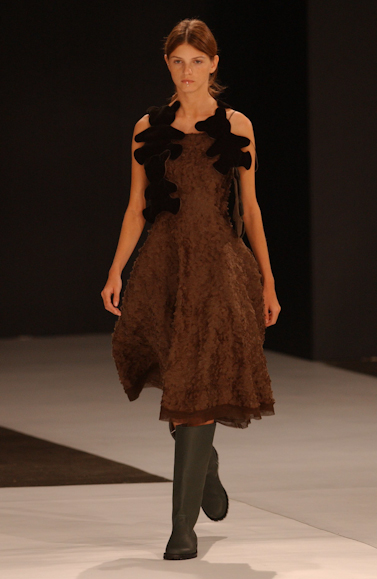 desfiles-gloriacoelho-saopauloinverno2005rtw-101