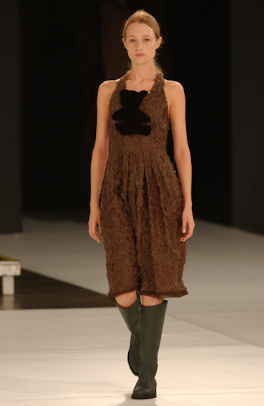 desfiles-gloriacoelho-saopauloinverno2005rtw-102