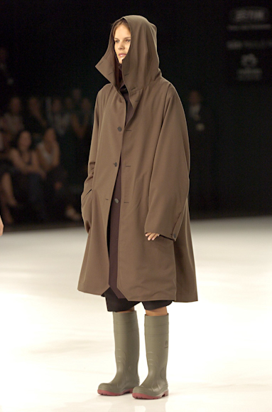desfiles-gloriacoelho-saopauloinverno2005rtw-105