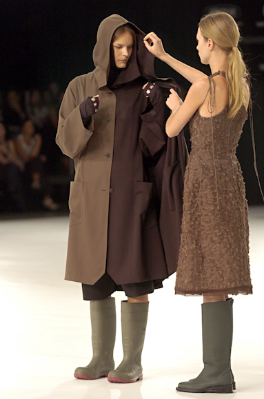 desfiles-gloriacoelho-saopauloinverno2005rtw-106