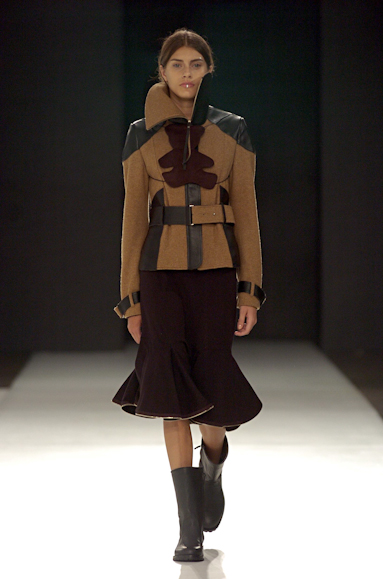desfiles-gloriacoelho-saopauloinverno2005rtw-115