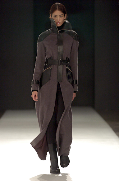 desfiles-gloriacoelho-saopauloinverno2005rtw-116