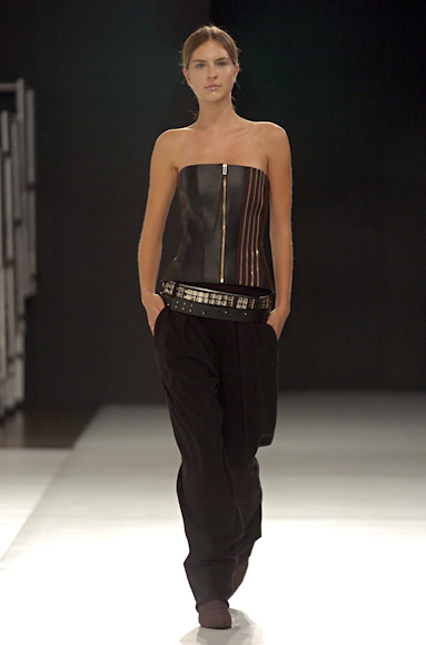 desfiles-gloriacoelho-saopauloinverno2005rtw-117
