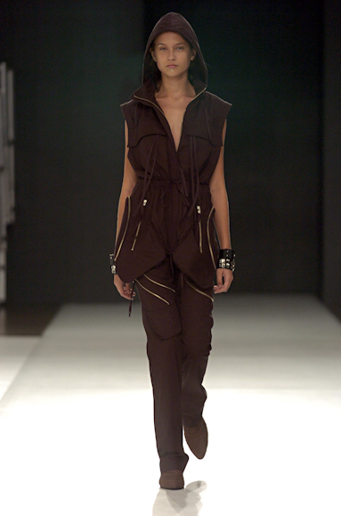 desfiles-gloriacoelho-saopauloinverno2005rtw-119