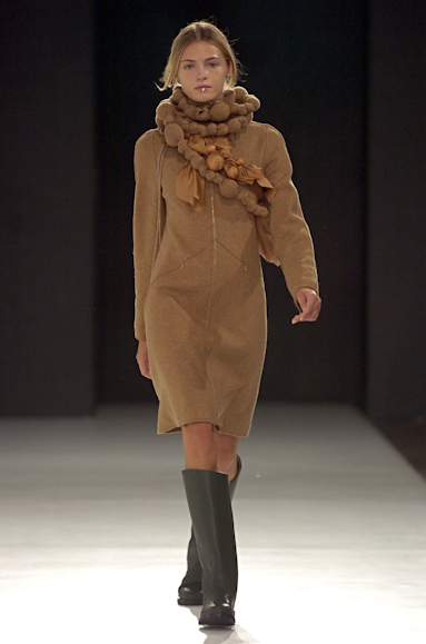 desfiles-gloriacoelho-saopauloinverno2005rtw-128