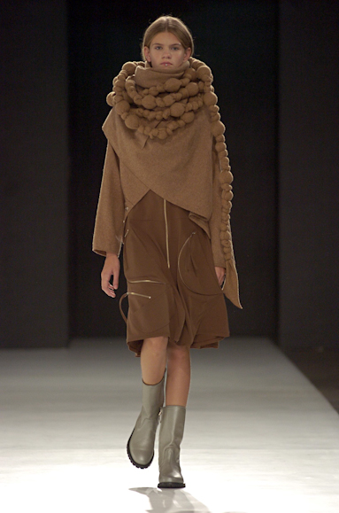 desfiles-gloriacoelho-saopauloinverno2005rtw-129