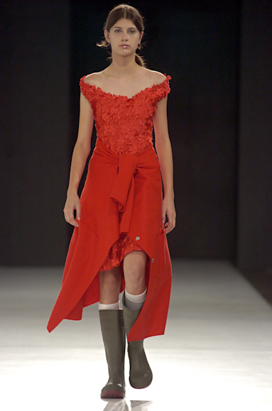 desfiles-gloriacoelho-saopauloinverno2005rtw-137