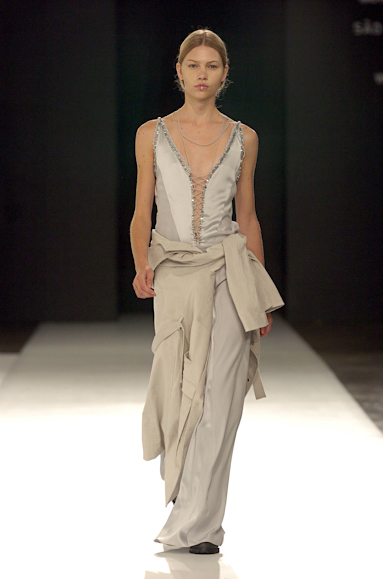 desfiles-gloriacoelho-saopauloinverno2005rtw-142