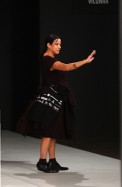 desfiles-gloriacoelho-saopauloinverno2005rtw-148