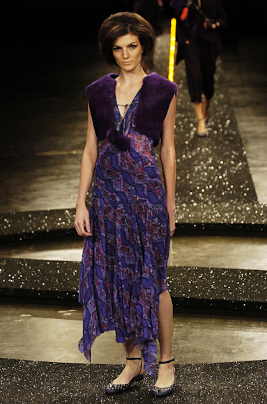 desfiles-iodice-saopauloinverno2005rtw-106