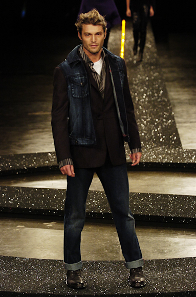desfiles-iodice-saopauloinverno2005rtw-111