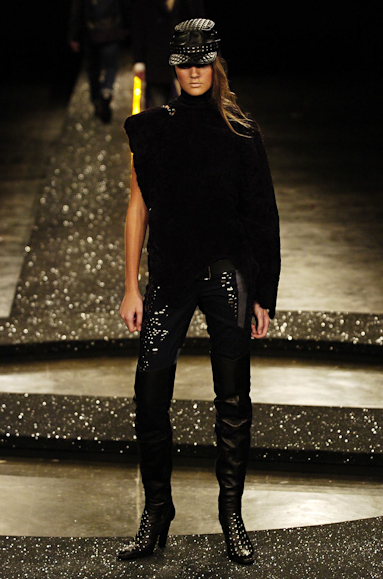 desfiles-iodice-saopauloinverno2005rtw-112