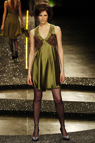desfiles-iodice-saopauloinverno2005rtw-116