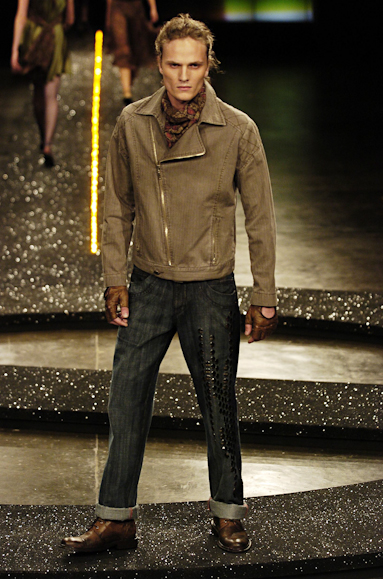 desfiles-iodice-saopauloinverno2005rtw-117