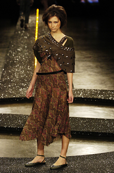desfiles-iodice-saopauloinverno2005rtw-118