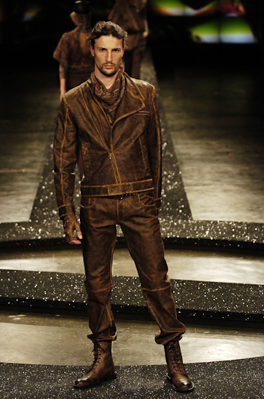 desfiles-iodice-saopauloinverno2005rtw-120