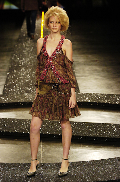 desfiles-iodice-saopauloinverno2005rtw-123