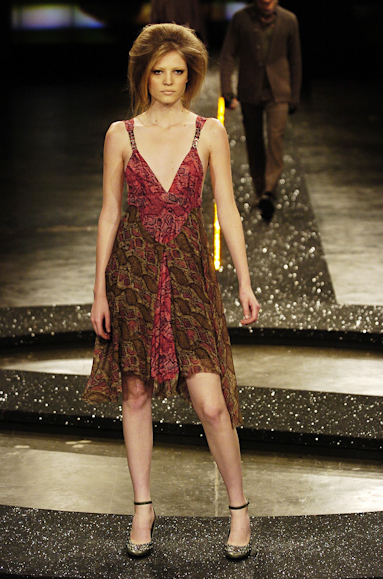 desfiles-iodice-saopauloinverno2005rtw-125
