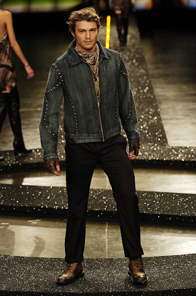 desfiles-iodice-saopauloinverno2005rtw-134