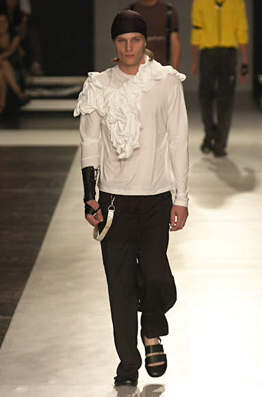 desfiles-linovillaventura-saopauloinverno2005rtw-101