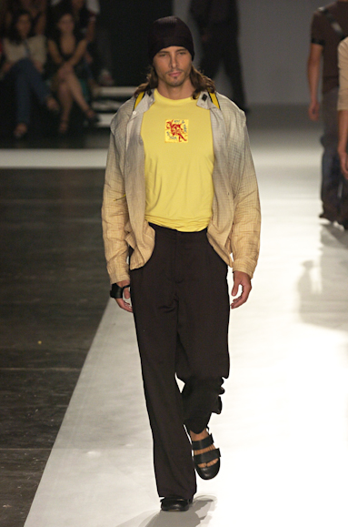 desfiles-linovillaventura-saopauloinverno2005rtw-103