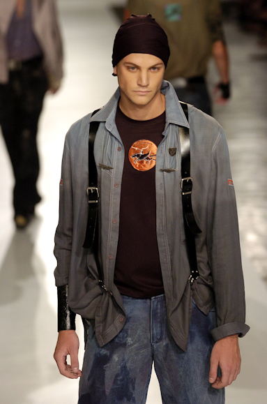 desfiles-linovillaventura-saopauloinverno2005rtw-106