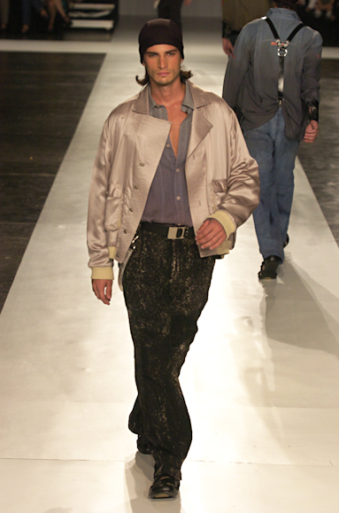 desfiles-linovillaventura-saopauloinverno2005rtw-107